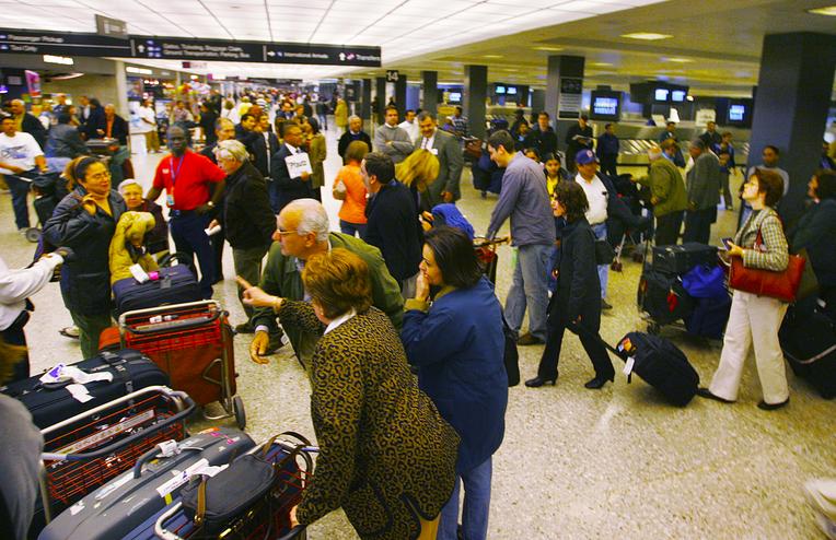airport crowd